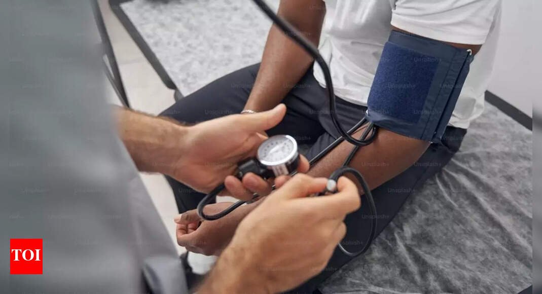 happy-national-doctor’s-day-2025:-top-50-wishes,-whatsapp-and-facebook-status-to-share-–
