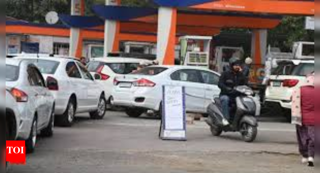 no-fuel-for-62l-vehicles-in-delhi-from-today:-old-cng-vehicles-exempted
