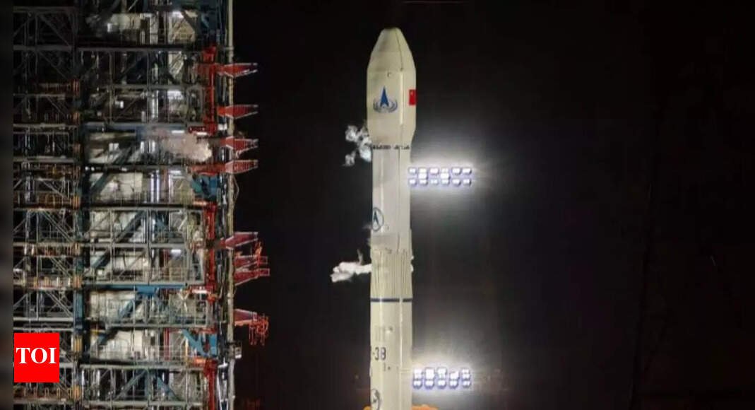 tianwen-2-captures-earth-and-moon:-cnsa-shares-stunning-images