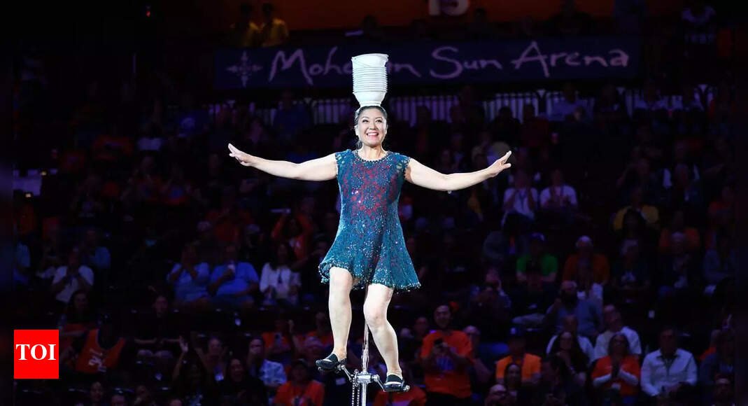 red-panda-injured-in-dramatic-fall-during-halftime-at-indiana-fever-vs-minnesota-lynx-commissioner’s-cup