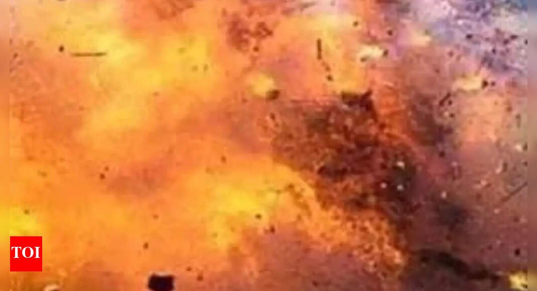 deadly-attack-in-pakistan:-top-officer-among-5-killed-as-roadside-bomb-explodes