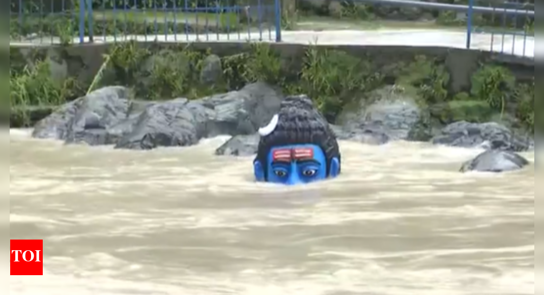 uttarakhand-floods:-alaknanda-river-overflows,-15-foot-shiva-statue-submerges