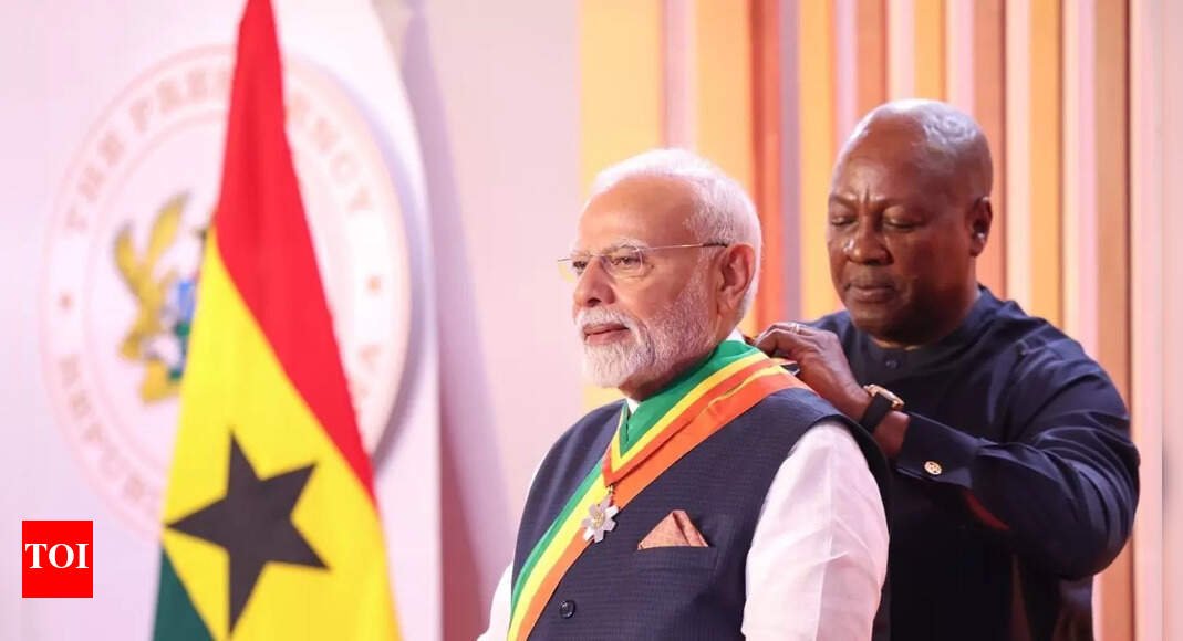 pm-in-ghana:-modi-conferred-with-highest-state-honour-‘the-officer-of-the-order-of-the-star-of-ghana’;-bjp-lauds-his-24-global-awards