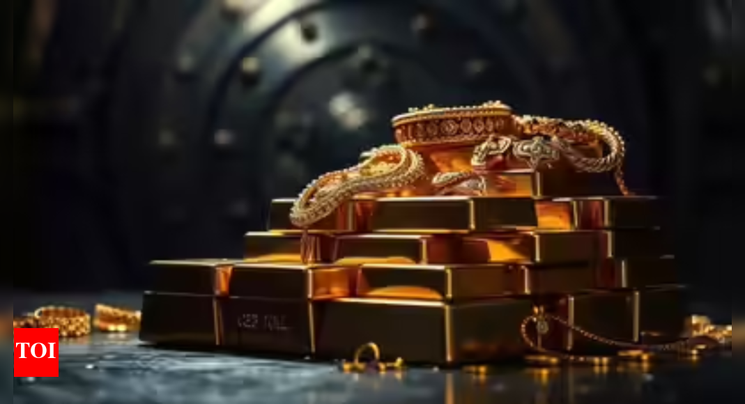 gold-price-outlook:-bullion-may-be-near-its-peak-as-global-tailwinds-fade;-citi,-bmi-and-motilal-warn-of-downside-after-40%-rally