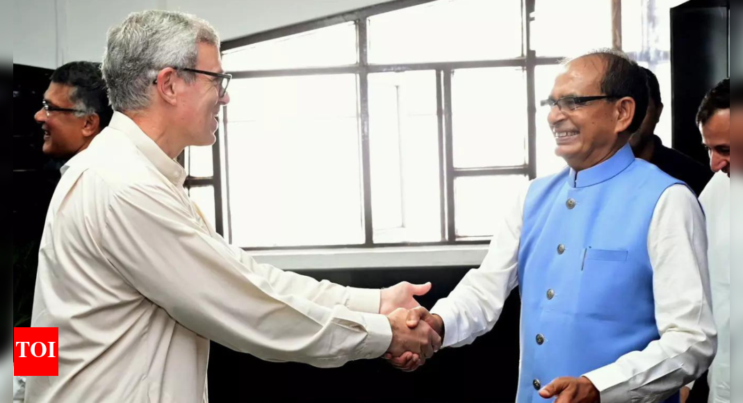 shivraj-chouhan-says-5-lakh-pmay-beneficiaries-in-j&k-to-be-provided-houses-soon