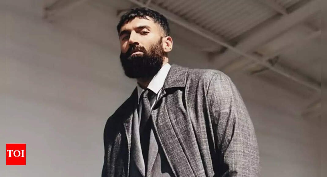 aditya-roy-kapur’s-candid-confession-on-love-and-relationships!-“you-try-and-learn-where-you’ve-gone-wrong,”-says-the-actor