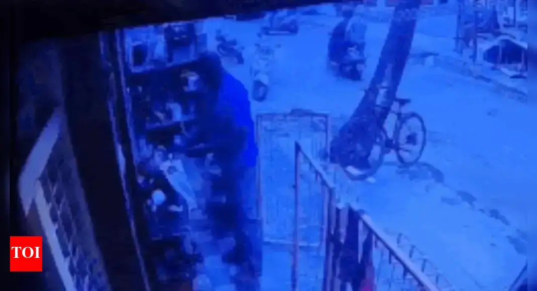 caught-on-cam:-man-sets-relative’s-house-on-fire-over-financial-dispute