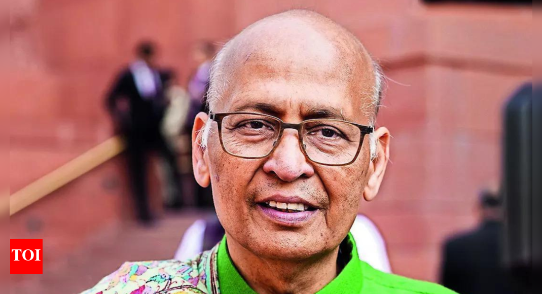 herald-case-against-sonia-gandhi-‘truly-strange’:-abhishek-singhvi-in-court