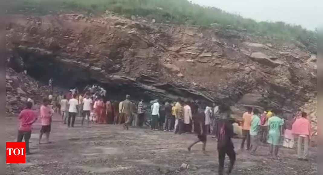 5-dead-in-jharkhand-illegal-mine-collapse,-several-feared-trapped