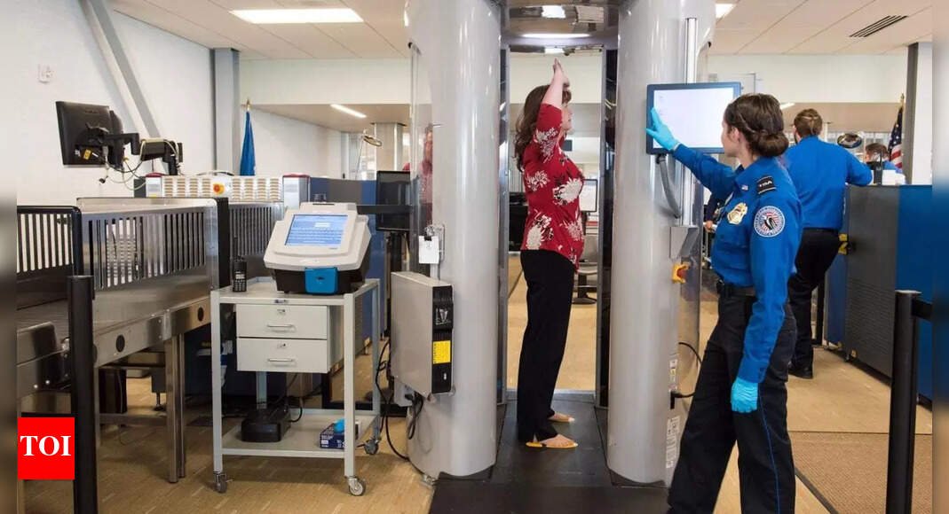 viral:-reddit-post-reveals-how-sweat-stains-trigger-tsa-body-scanners