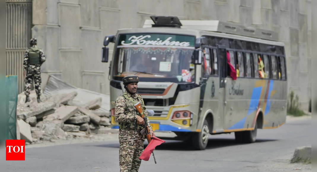 j&k:-36-amarnath-pilgrims-injured-as-bus-hits-others