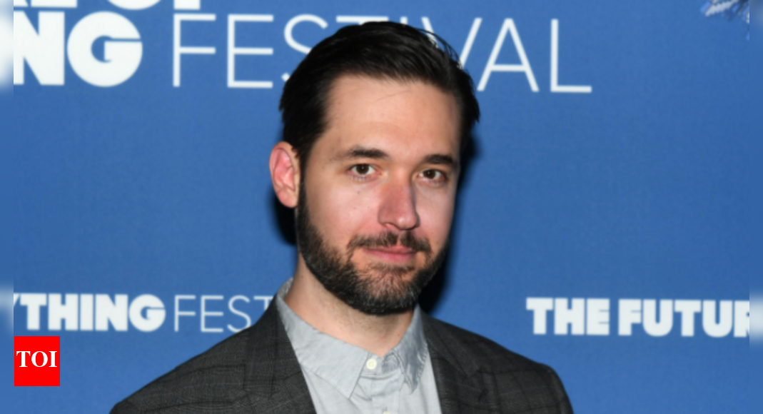 alexis-ohanian-drops-heartwarming-zoo-video-showing-his-“handful”-kids-in-london