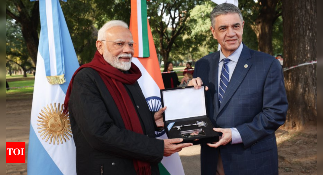 argentina-visit:-pm-modi-receives-‘key-to-city-of-buenos-aires’