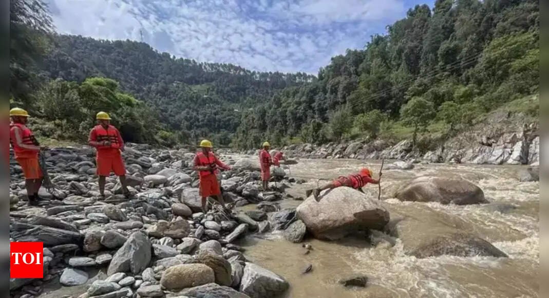 himachal-pradesh-monsoon-havoc:-74-dead,-rescue-teams-race-against-time-in-mandi-for-30-missing;-imd-issues-red-alert
