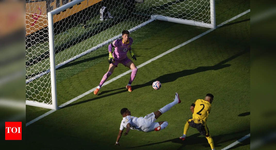 fifa-cwc:-mbappe-magic-seals-real-madrid’s-spot-in-semi-final-vs-psg-|-watch