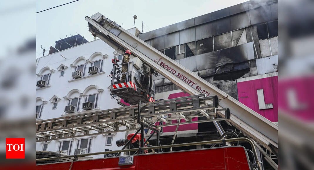 ‘kisi-tarah-se-bachalo’:-civil-services-aspirant,-lab-technician-found-dead-in-delhi-fire