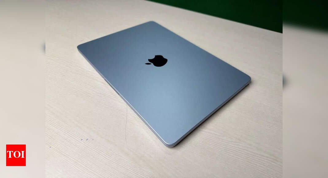 apple-reportedly-developing-cheaper-macbook-with-iphone-chip