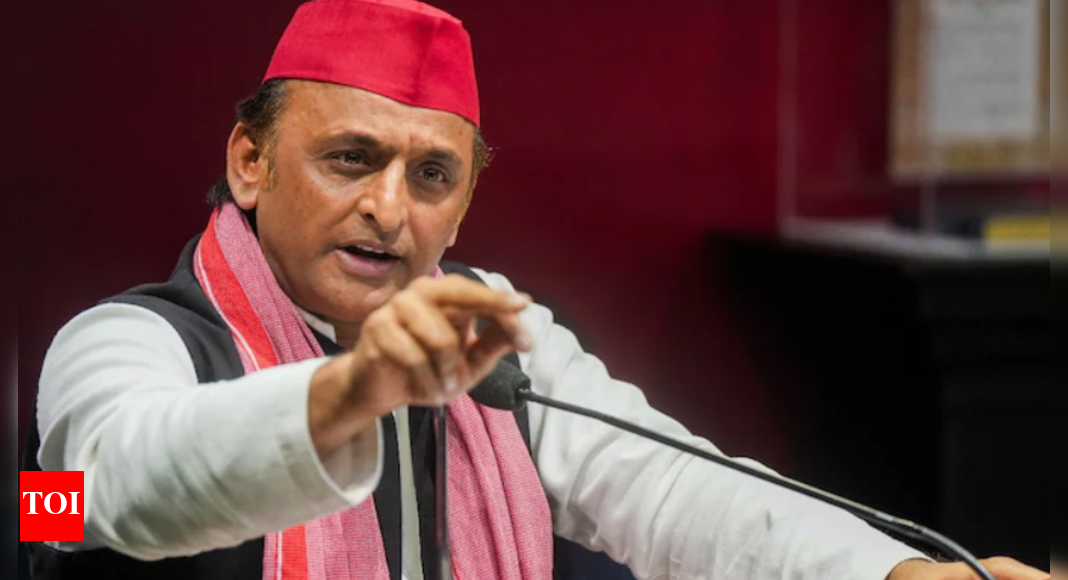 ‘co,-sdm-ko-lagao-pair-dabane-ke-liye’:-akhilesh-yadav-mocks-yogi-government-over-kanwar-yatra-row;-says-name-display-order-to-hide-incompetence