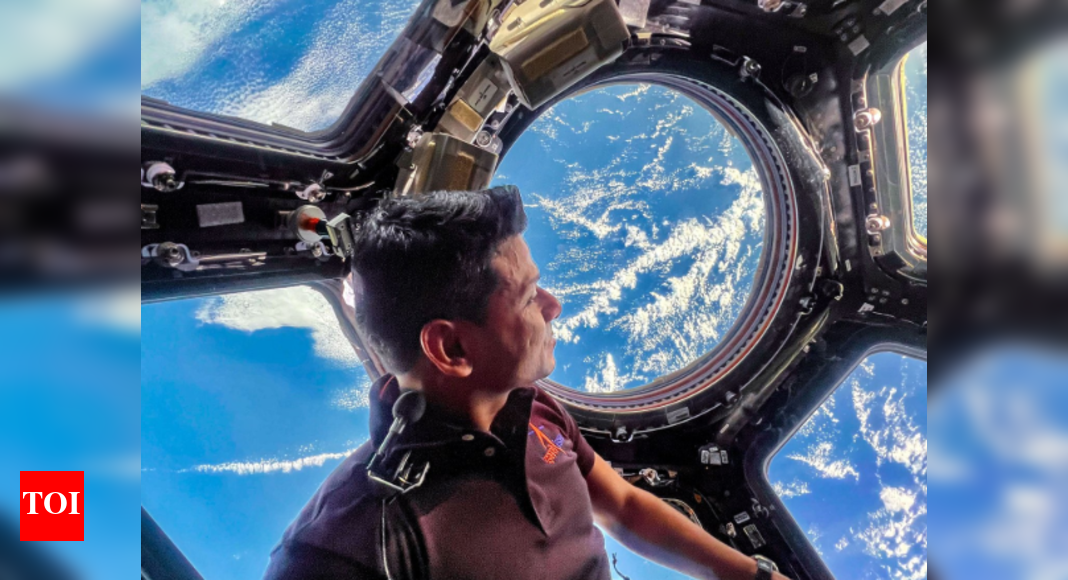 shubhanshu-shukla’s-breathtaking-space-photo-leaves-india-emotional-and-proud