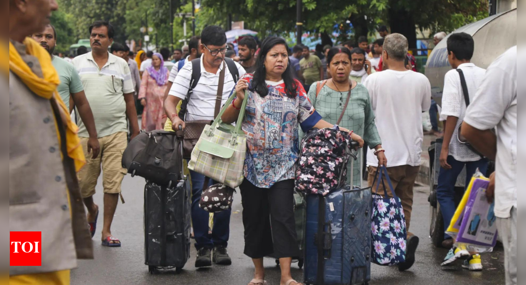 fifth-batch-of-7,208-amarnath-pilgrims-departs-from-jammu