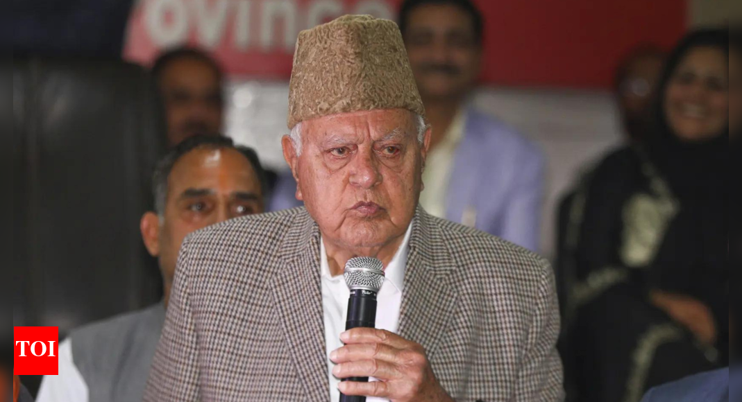 wearing-keffiyeh,-farooq-abdullah-joins-muharram-procession
