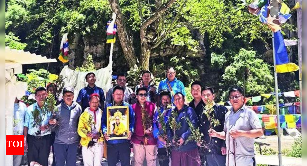 dalai-lama’s-b’day-under-tree-that-grew-from-his-walking-stick