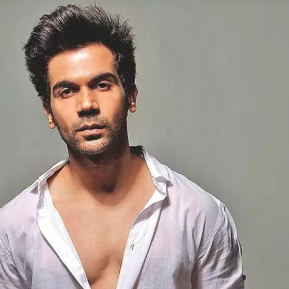 प्लेन-क्रैश-के-विजुअल-देखकर-रो-पड़े-राजकुमार-राव:कहा-हर-मुद्दे-पर-बोलना-जरूरी-नहीं,-सोशल-मीडिया-पोस्ट-तय-नहीं-करती-कि-बुरा-लगा-या-नहीं