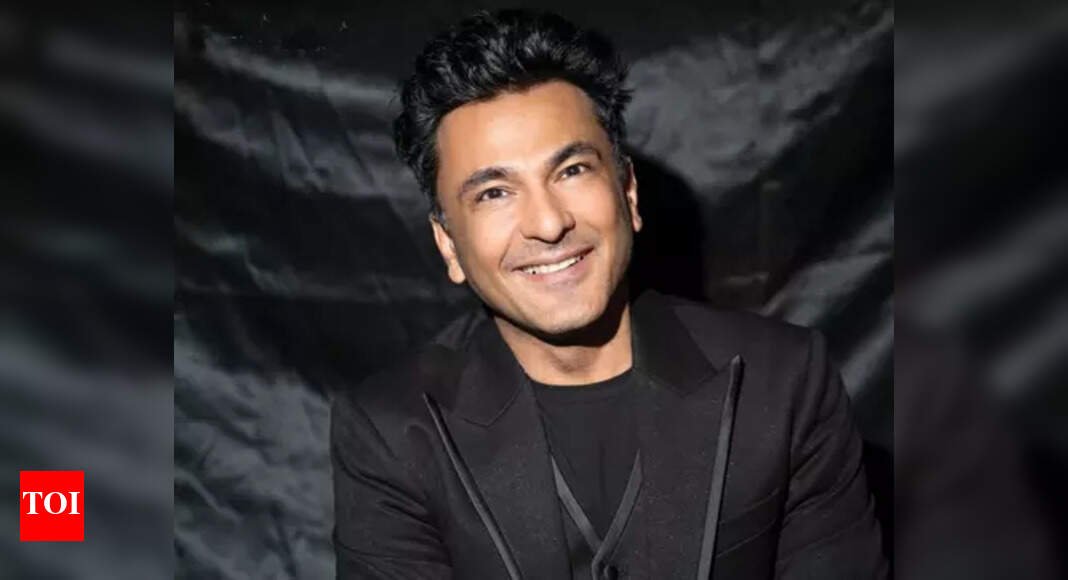 vikas-khanna-recalls-adding-an-indian-touch-to-priyanka-chopra’s-dining-experience-in-new-york