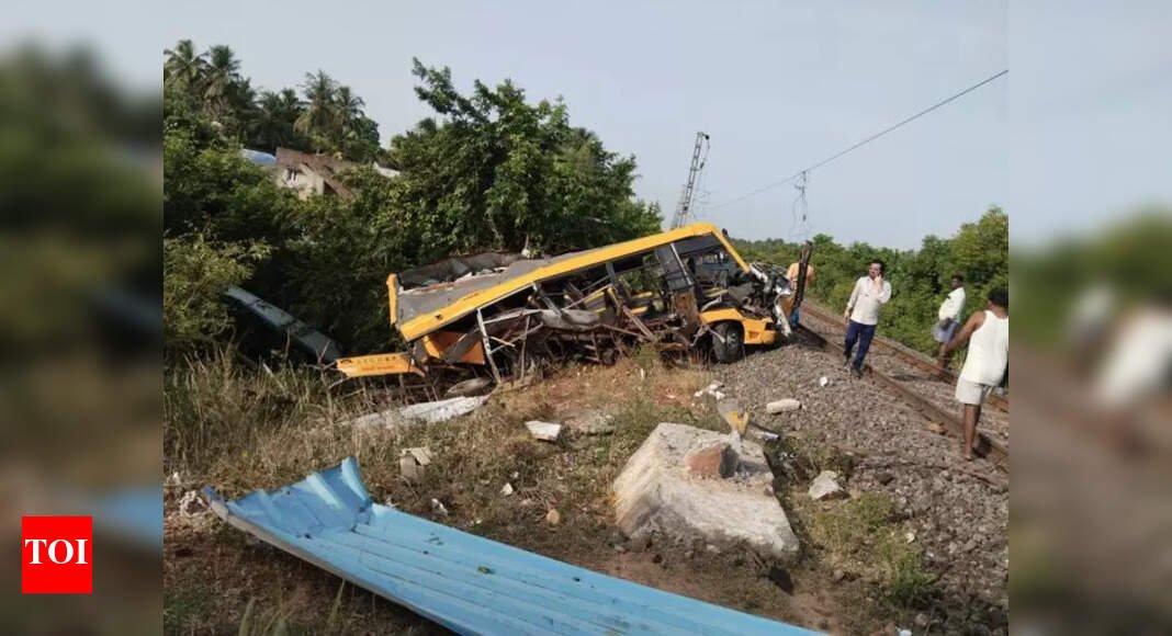 tamil-nadu:-train-hits-school-bus-in-cuddalore;-several-children-feared-dead
