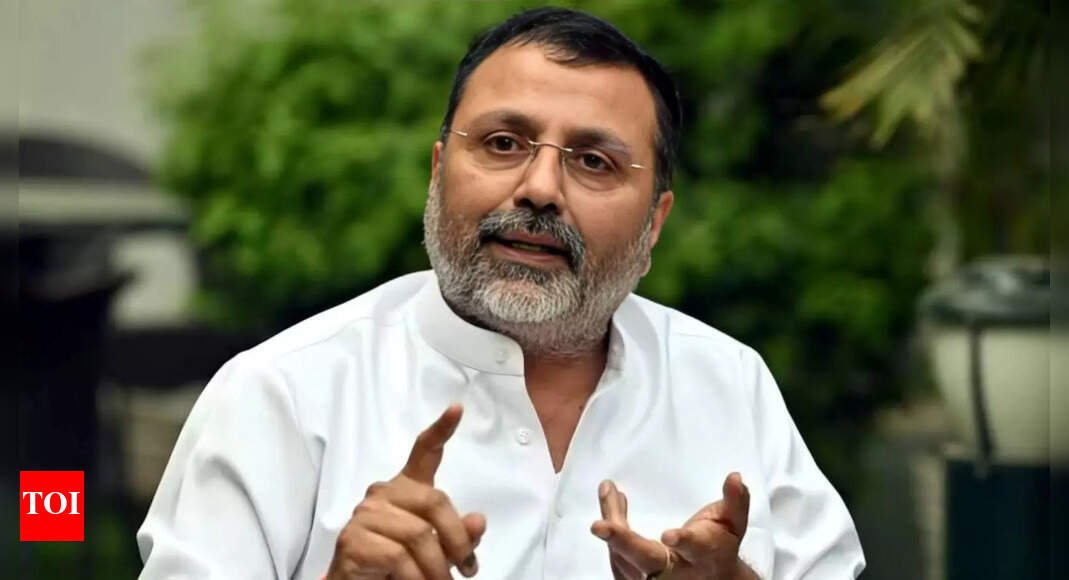 ‘not-for-common-marathis,-but-still-inappropriate’:-fadnavis-on-nishikant-dubey’s-‘threat’