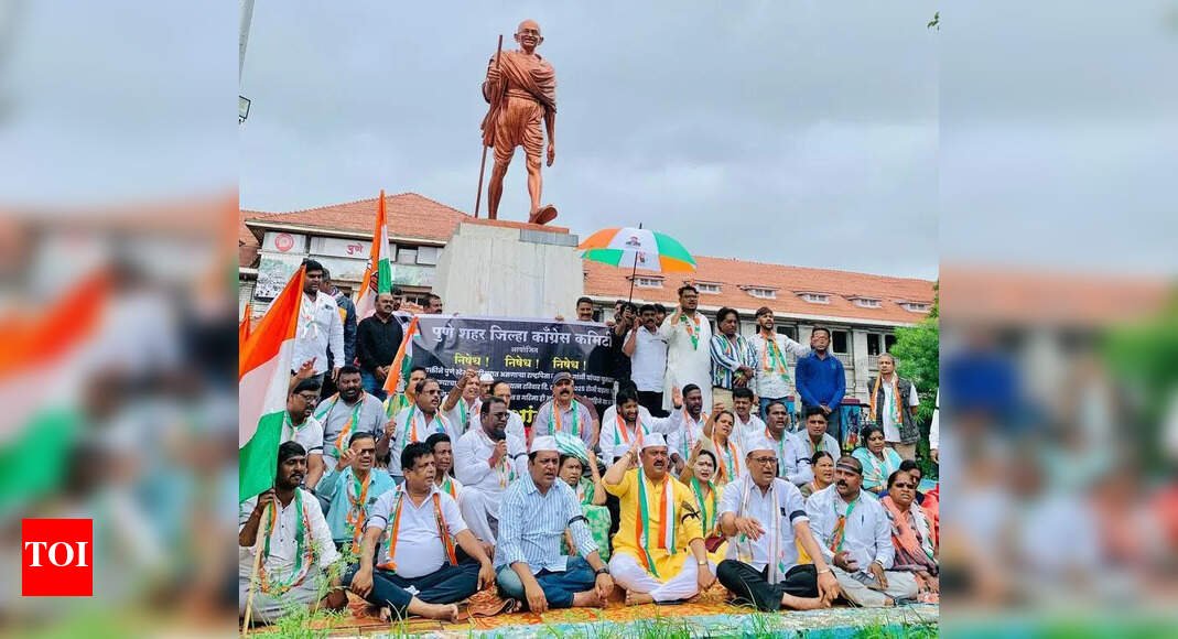 one-held-for-attempt-to-vandalise-gandhi-statue-at-pune-railway-station