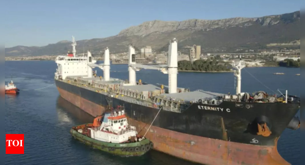 red-sea-attack-turns-deadly:-liberian-ship-attacked,-two-crew-dead