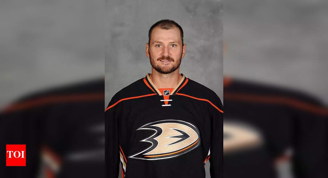 former-nhl-enforcer-nick-tarnasky-destroys-drunk-man-in-viral-golf-course-brawl