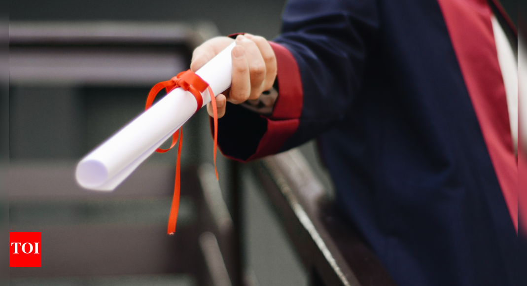 degrees-are-rising,-jobs-are-not:-why-a-master’s-no-longer-guarantees-employment