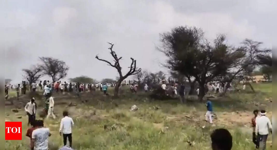rajasthan:-iaf-fighter-jet-crashes-in-churu;-police-rush-to-the-spot