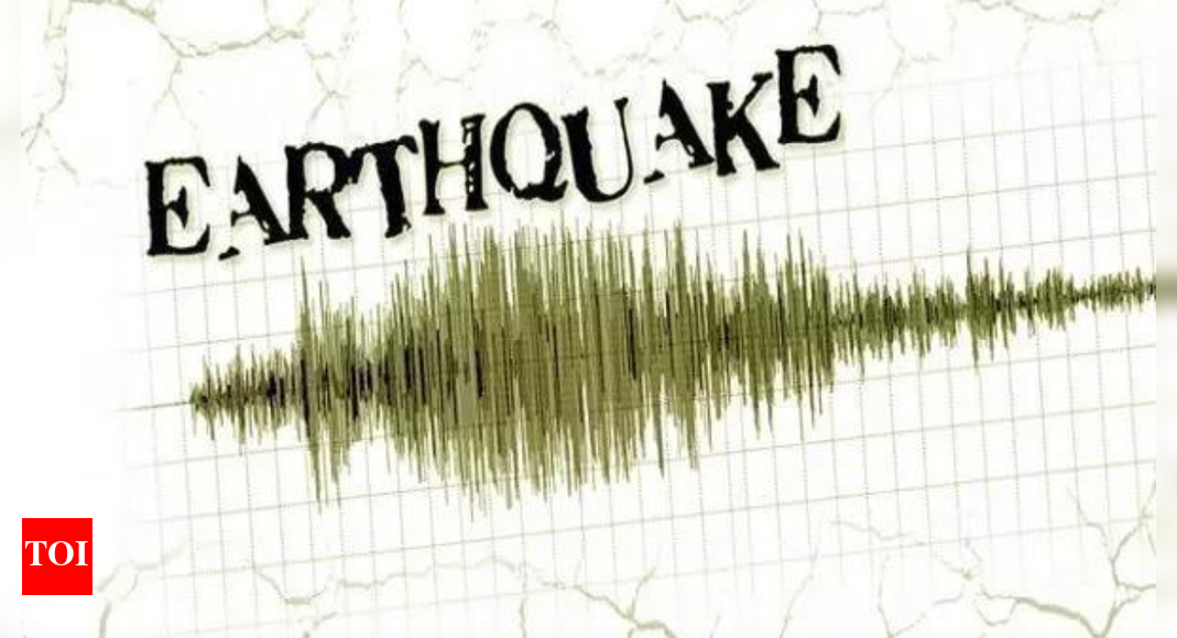 strong-earthquake-tremors-felt-in-delhi-ncr