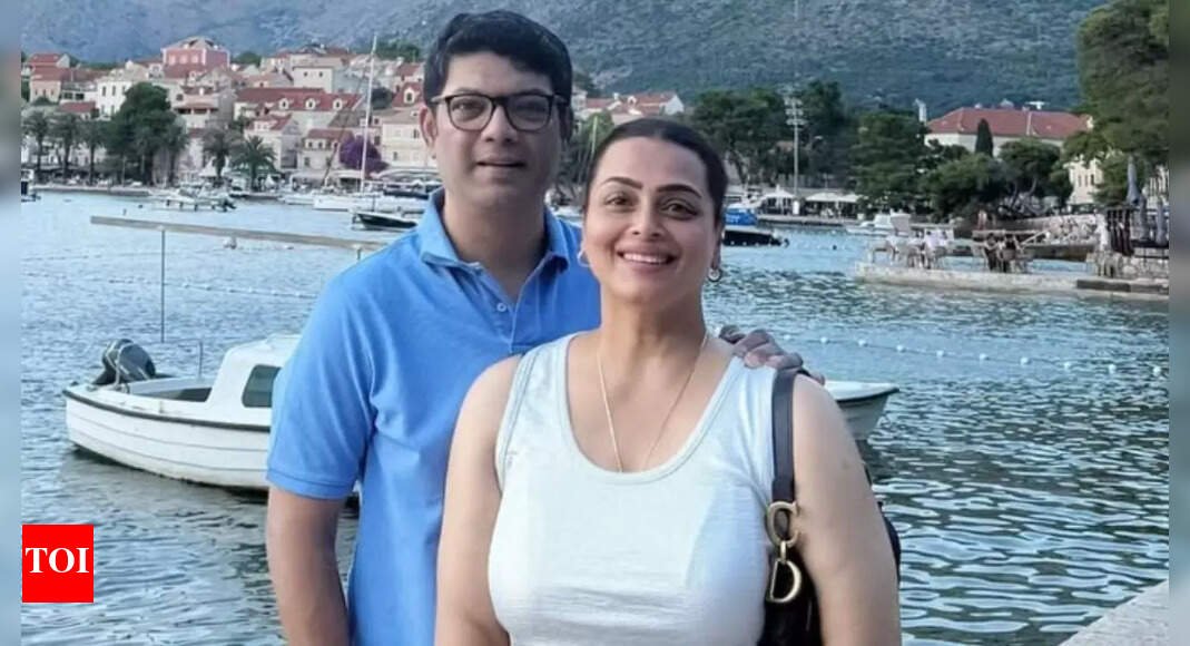 shilpa-shirodkar-pens-down-a-heartfelt-note-for-husband-aparesh-as-they-celebrate-25th-wedding-anniversary;-sister-namrata-shirodkar-wis