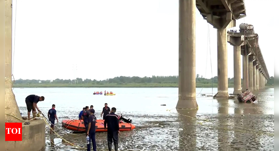 vadodara-bridge-collapse:-gujarat-cm-suspends-four-officials;-police-register-accidental-death-complaint