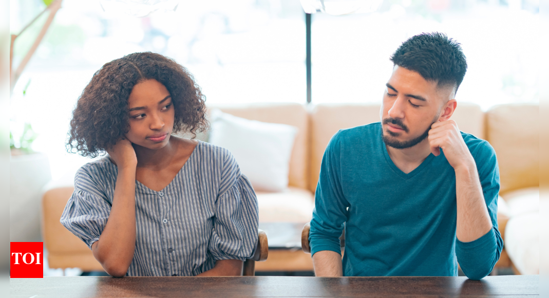 new-elusive-dating-trend-banksying-is-here,-and-it-makes-ghosting-look-polite