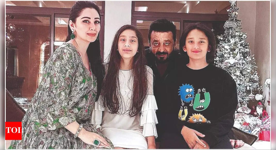 did-you-know-sanjay-dutt-was-‘nervous’-while-shooting-munna-bhai-mbbs-with-father-sunil-dutt?-‘he-scolds-me-a-lot-in-real-life-too’