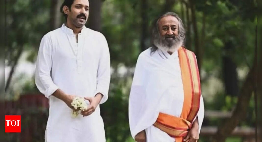vikrant-massey-opens-up-about-playing-sri-sri-ravi-shankar-in-siddharth-anand’s-biopic-white:-‘i-can-only-attempt-to-be-him’