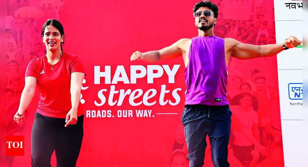 lucknowites-unleash-fun-on-the-streets