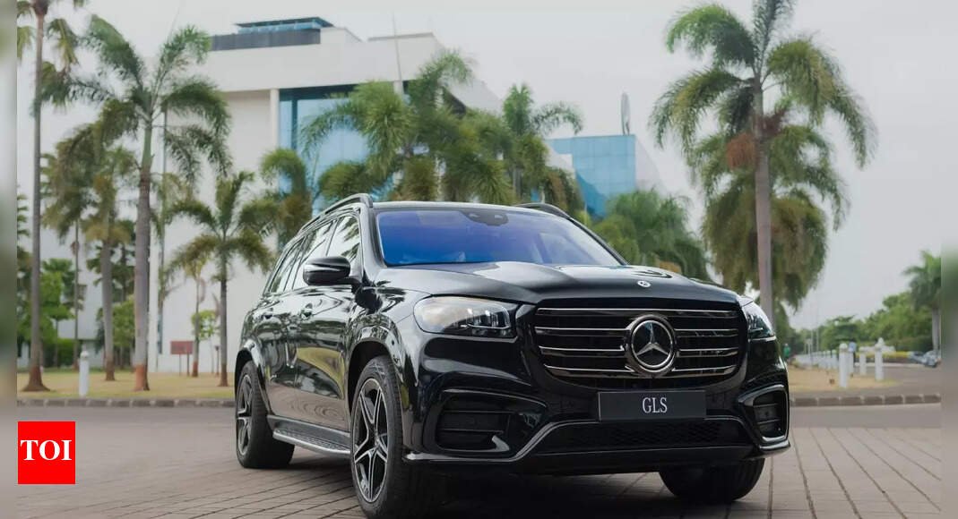 mercedes-amg-gls-suv-launched-at-rs-140-cr:-0-100-in-6.1s,-250-kmph-top-speed!