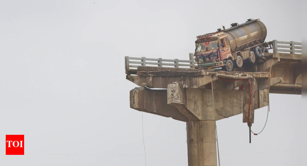 gujarat-bridge-collapse:-death-toll-rises-to-19;-rescue-operations-continue