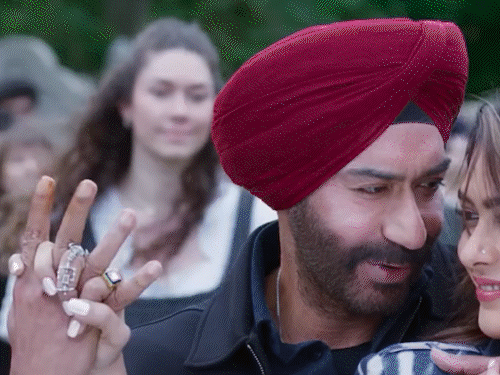 अजय-के-‘फिंगर-डांस’-पर-काजोल-की-चुटकी:बोलीं-वो-इकलौता-इंसान,-जो-उंगलियों-से-नाच-सकता-है,-अजय-ने-कहा-मेरे-लिए-ये-भी-मुश्किल