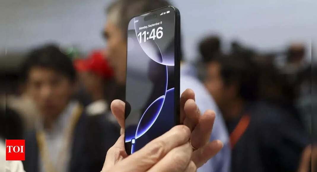 government-breaks-silence-on-chinese-engineers-leaving-iphone-maker-foxconn’s-plant:-‘apple-has-alternatives-and-they-should-be…’