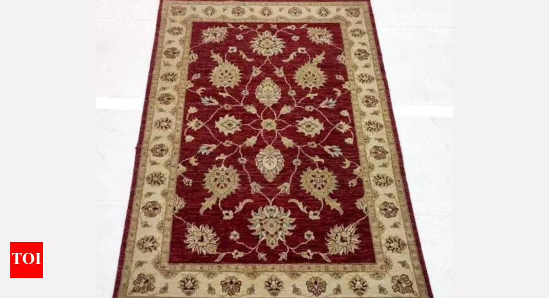 j&k-government-trains-weavers-to-keep-famed-kashmiri-carpets-alive