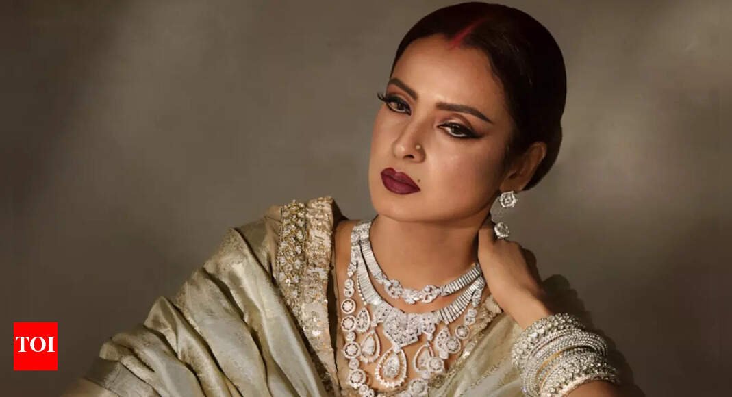 when-rekha-ended-rumoured-fling-with-jeetendra-after-‘timepass’-remark