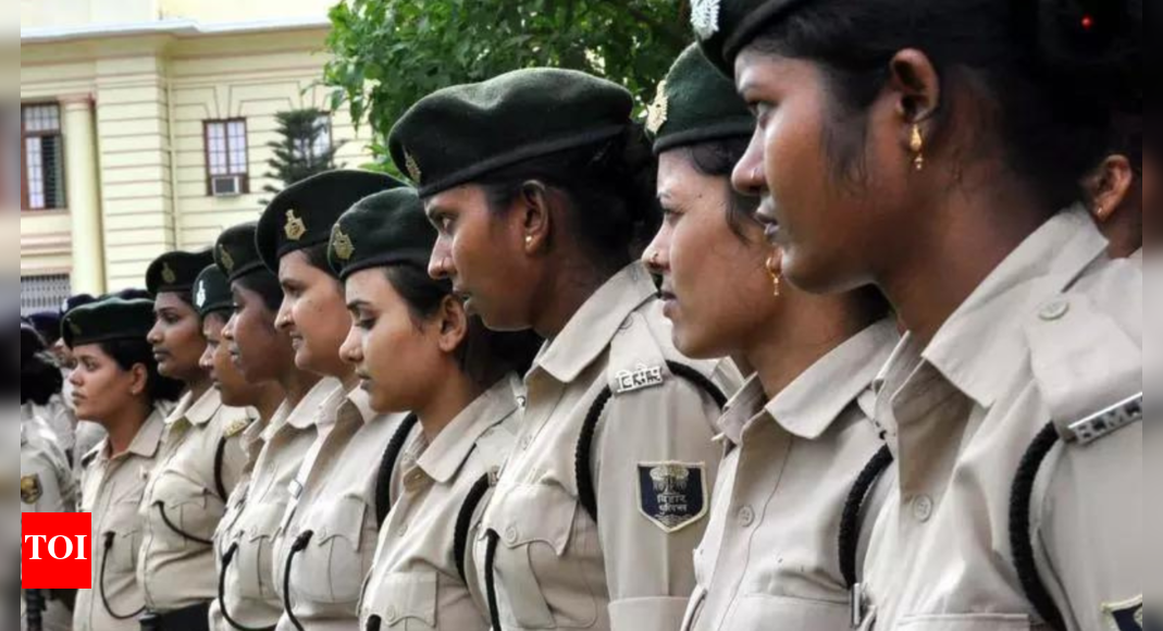 bihar:-police-bans-women-personnel-from-wearing-jewellery,-makeup-on-duty;-violations-to-face-action
