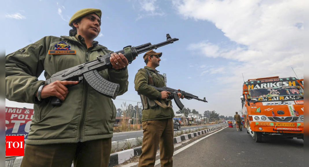 jammu-and-kashmir-cops-block-martyrs’-day-events-at-graveyard